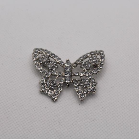 🍀 3/$15 Intricate Vintage Silver Butterfly Brooch with Rhinestones - Picture 1 of 4